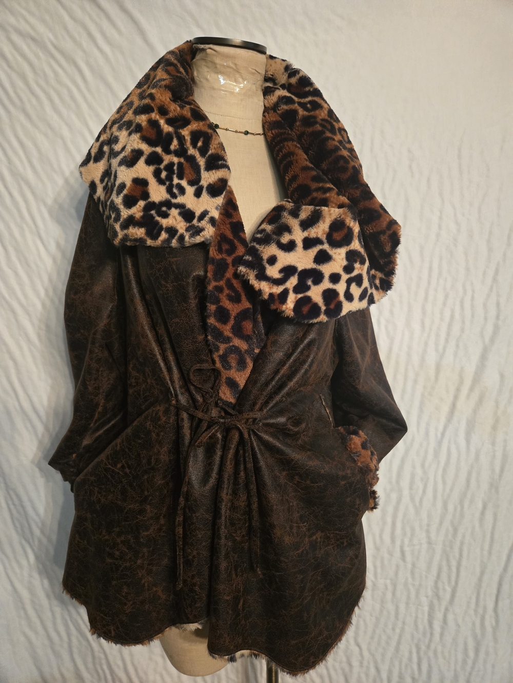 Vintage Brown Faux Leather Coat with Leopard Faux-Fur Collar